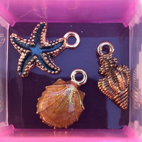 BRAND NEW 3 Adorable Colorful Seaside Charms 1/2" - Picture 9 of 11